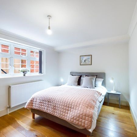 Redhill Town Centre Apartment By Livingo Εξωτερικό φωτογραφία