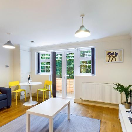 Redhill Town Centre Apartment By Livingo Εξωτερικό φωτογραφία