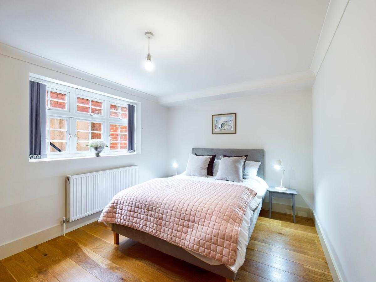 Redhill Town Centre Apartment By Livingo Εξωτερικό φωτογραφία