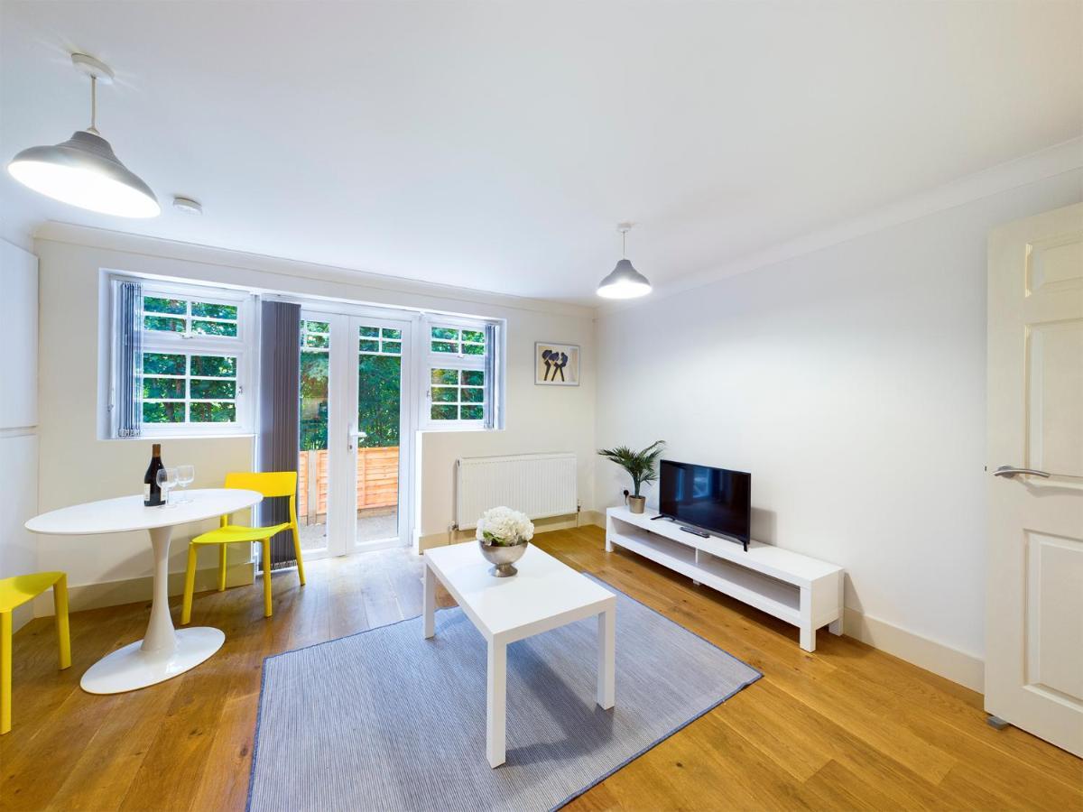 Redhill Town Centre Apartment By Livingo Εξωτερικό φωτογραφία