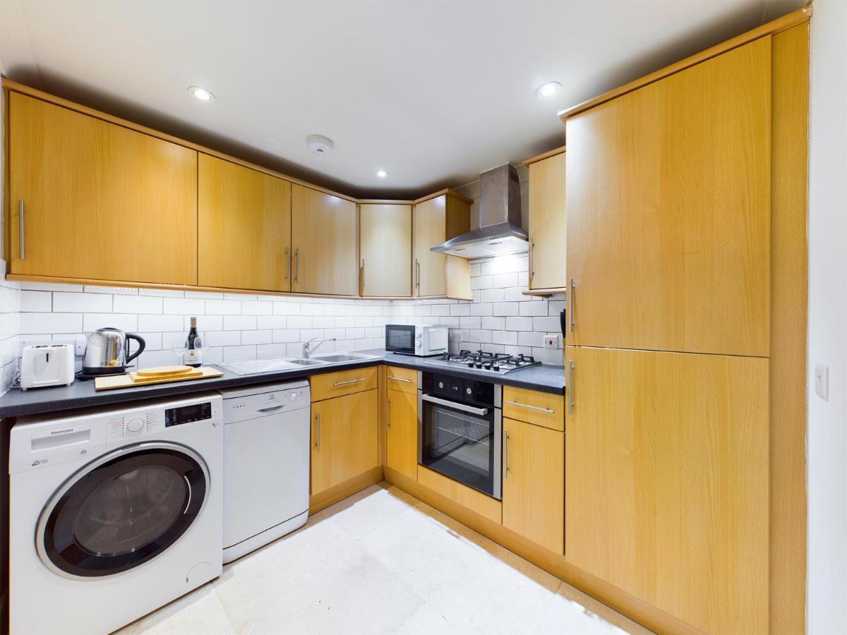 Redhill Town Centre Apartment By Livingo Εξωτερικό φωτογραφία