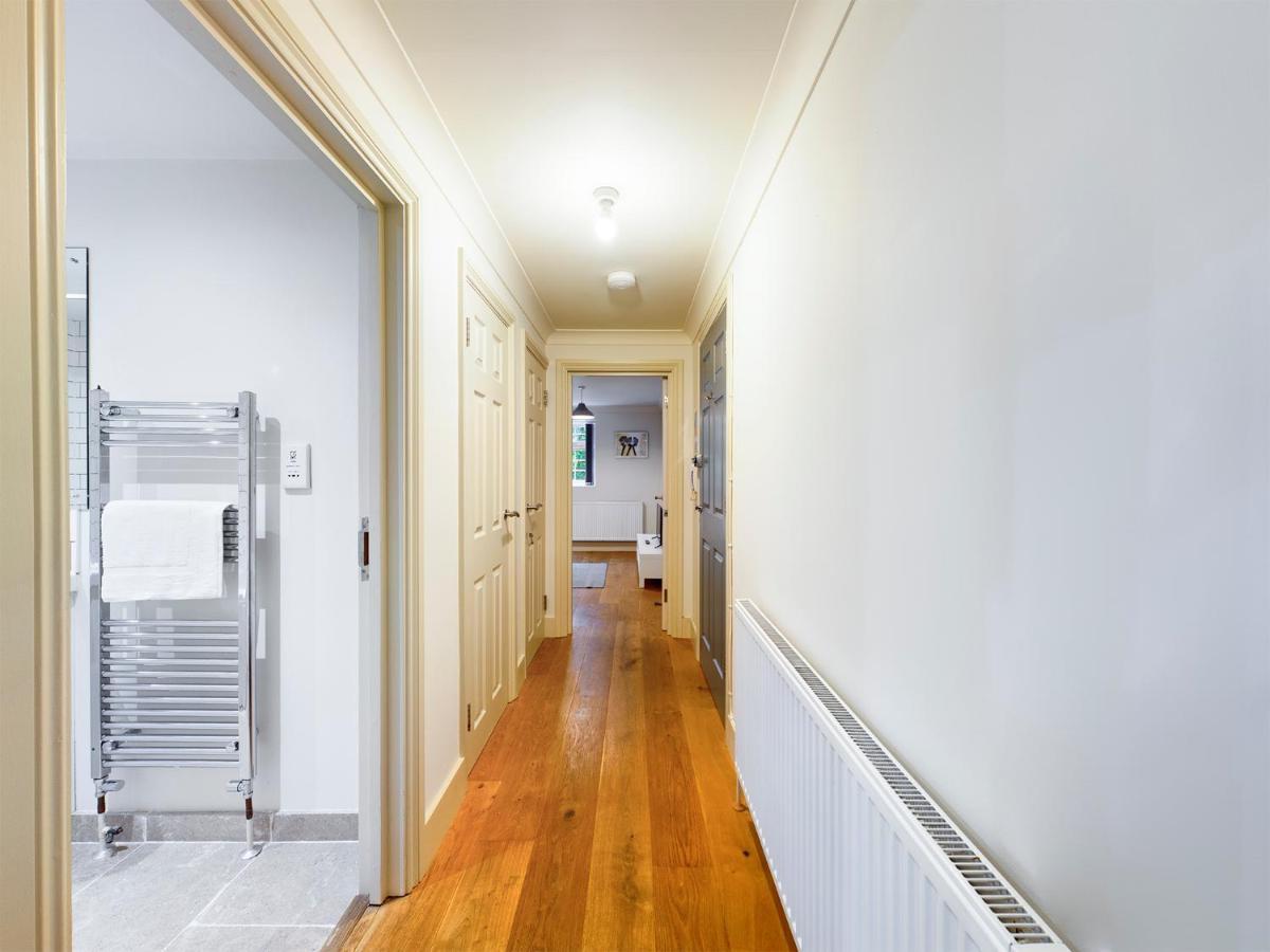 Redhill Town Centre Apartment By Livingo Εξωτερικό φωτογραφία