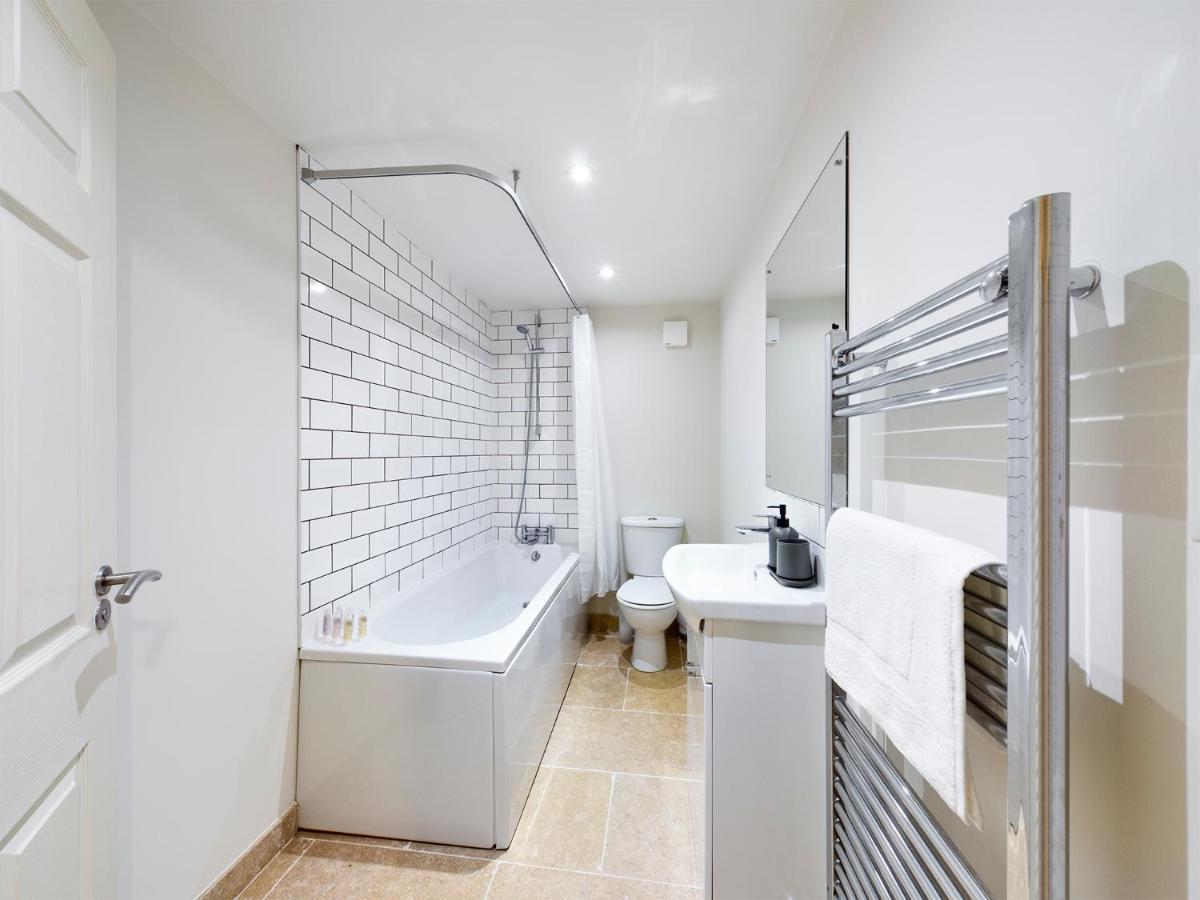 Redhill Town Centre Apartment By Livingo Εξωτερικό φωτογραφία